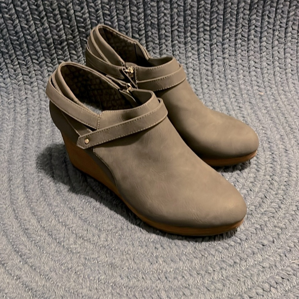 NWOB - Dr. Scholl’s - Zip Up - Ankle Boots - Gray - 11B
